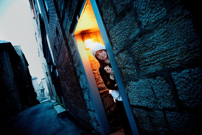 Old Montreal Ghost Walking Tour - Old Montreal After Dark: why this 90-minute ghost walk feels different