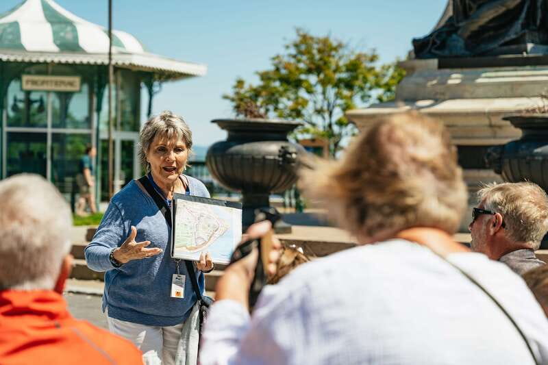 Old Quebec City: Grand Walking Tour with Private Option - What makes the guides so highly praised