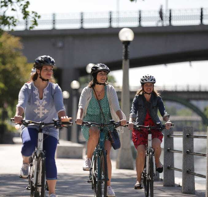 Ottawa 200th Anniversary Guided Bike Tour - Ottawa River photo stop: widen your perspective in 10 minutes