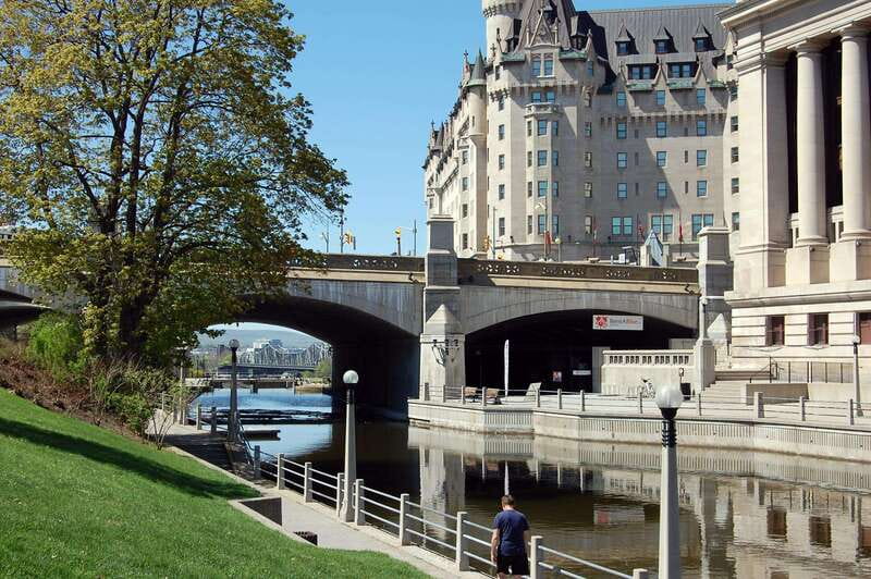Ottawa: 4-Hour Bike Rental - Rideau Canal: the car-free backbone of the experience