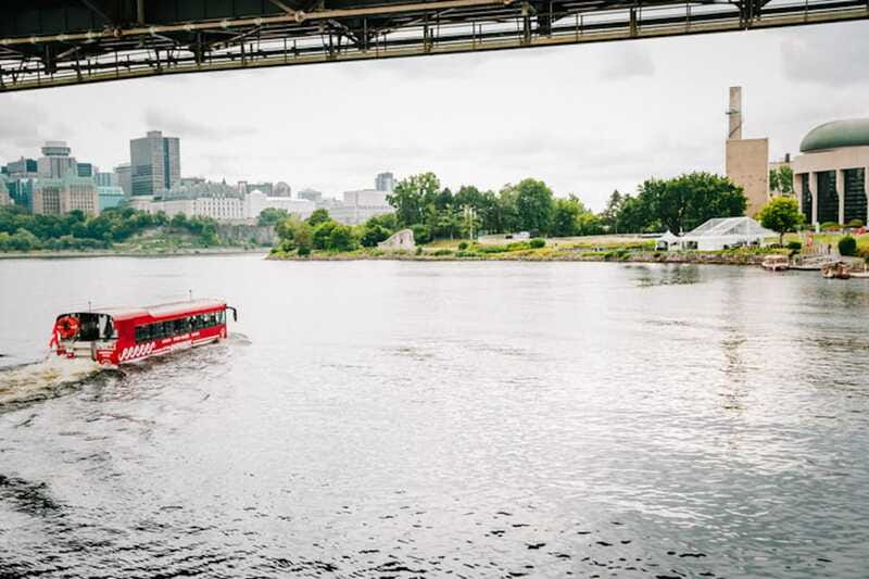Ottawa: Bilingual Guided City Tour by Amphibious Bus - Switching to water: the moment it becomes a river cruise