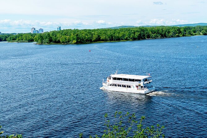 Ottawa Boat Cruise - Paul's Boat Line - Touring from the Paula D: deck layout and onboard comfort