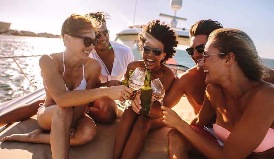 Ottawa: Downtown Yacht Cruise - Wed-Sun @ 6PM - 75 Minutes - What you see on the Ottawa River: Parliament, Rideau Locks, Alexandra Bridge