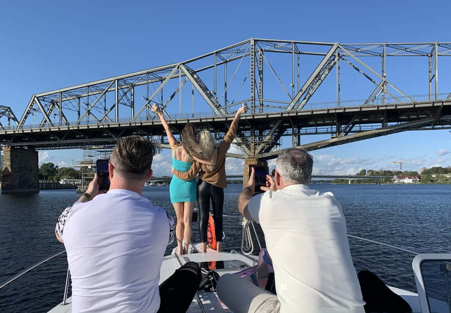 Ottawa: Downtown Yacht Cruise - Wed-Sun @ 6PM - 75 Minutes - Simple prep so your 6PM cruise feels effortless