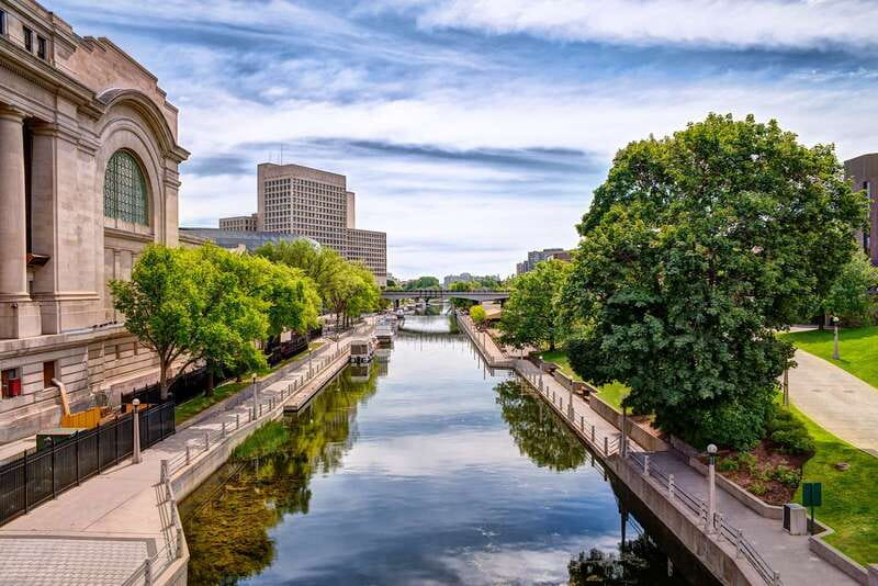 Ottawa: Hop-On Hop-Off Guided City Tour Pass - Wheelchair accessibility and comfort choices