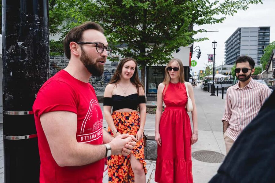 Ottawa: Most Unique Poutine Tour - The walk through Centretown: short routes, steady stops