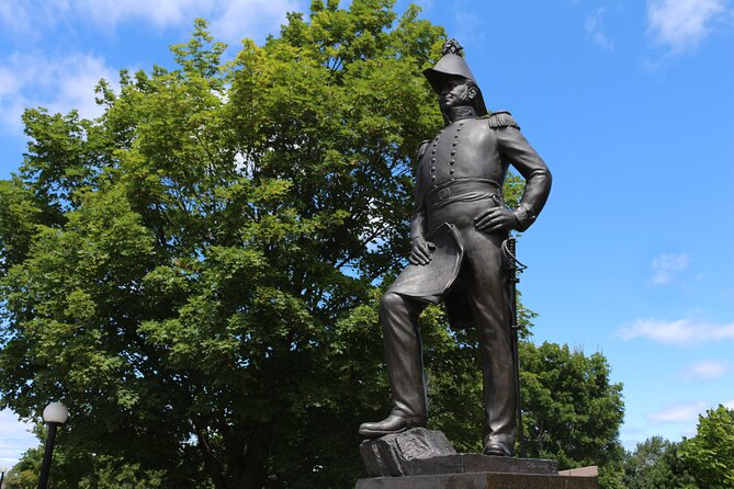 Ottawa Mystery Quest: Self-Guided Detective Adventure - Parliament Hill, the National War Memorial, and Fairmont Château Laurier
