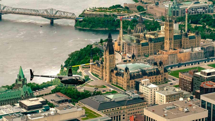 Ottawa: Panoramic helicopter flight (Gatineau Park + downtown) - Price and Value: Is $210 Worth It for a Private Group?