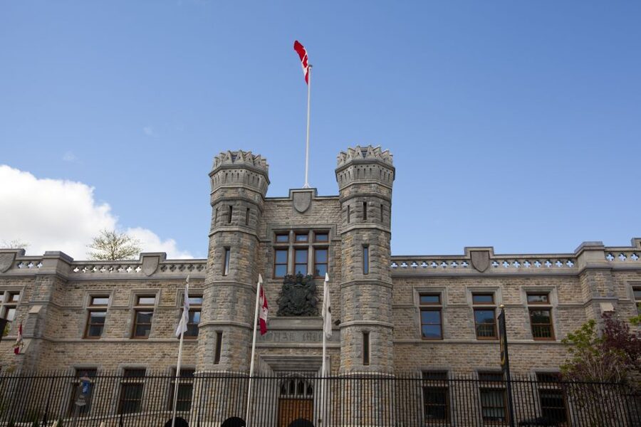 Ottawa Premium Small Group Tour with Canal Cruise - Parliament area highlights, Supreme Court photos, and museum architecture stops