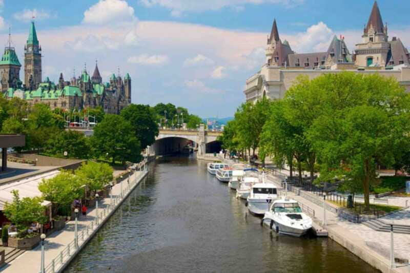 Ottawa: Rideau Canal Cruise - Live Bilingual Guides: English and French, Plus Real Engagement