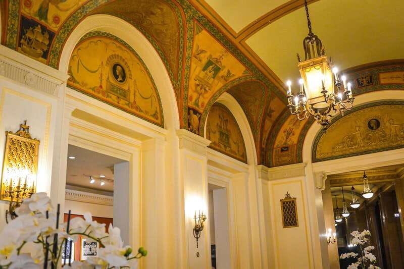 Ottawa: Secrets of the Château Laurier - Guided Hotel Tour - Guide quality: Q and A, humor, and keeping the group together