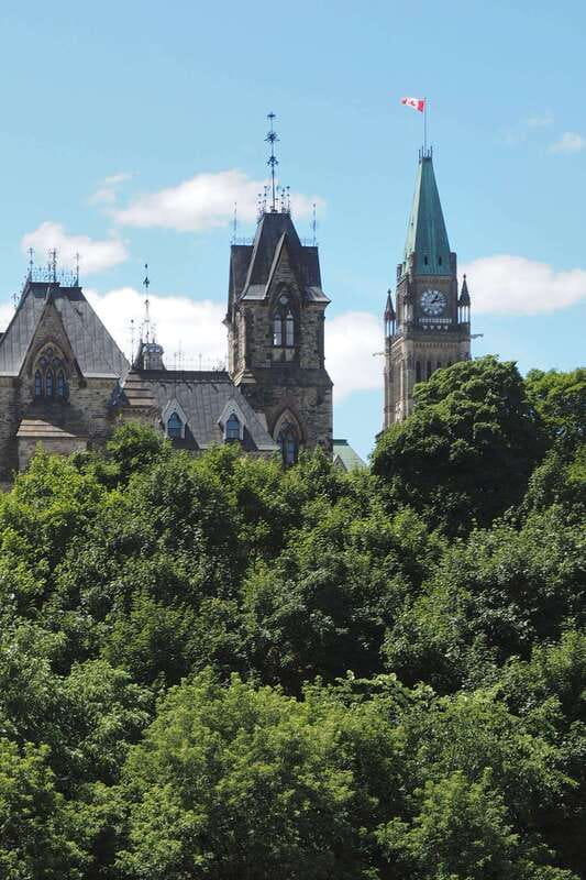 Ottawa: Walking Tour in the Heart of the Capital - Photo pauses, comfort checks, and an easy, paced rhythm