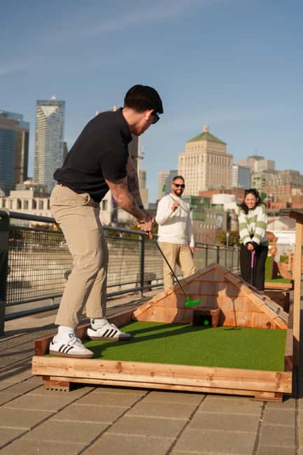 Outdoor mini golf in Montreal - The views are the real fourth wall