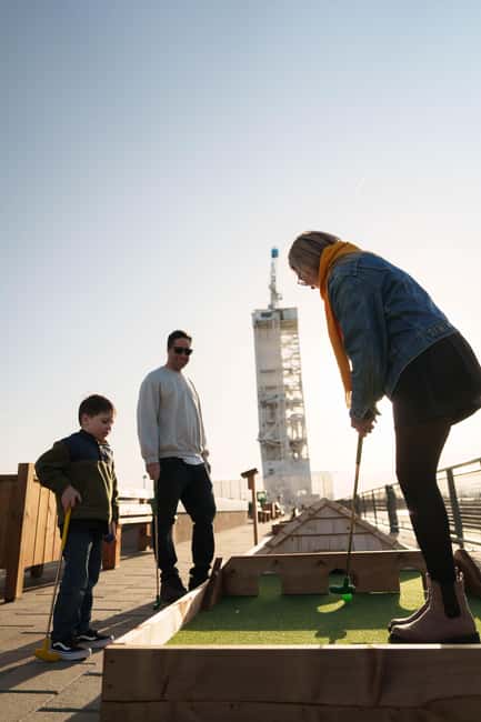 Outdoor mini golf in Montreal - Two 9-hole courses: Discovery for beginners, Experience for challengers