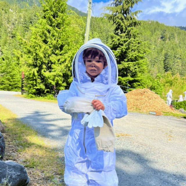 Paradise Valley: Bee Adventure Tour! - Smoker and Hive Tool: The Part That Turns Fear Into Understanding