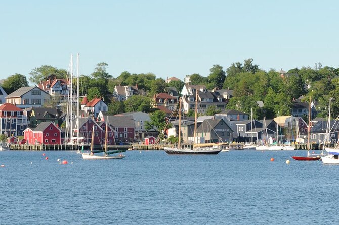 Peggy's Cove and Lunenburg Tour (small group) - The driving commentary: how it turns scenery into meaning