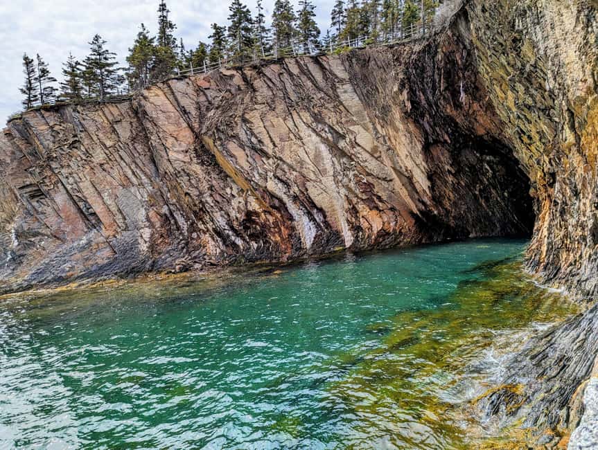 Peggy’s Cove, Lunenburg & 2 Hidden Gems – Full Day Tour - Peggy’s Cove lighthouse and village: your best time-saving move is arriving early