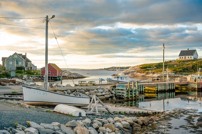 Peggy's Cove, Lunenburg and Titanic Cemetery Full Day Tour - Guides, Pacing, and the Small-Group Advantage