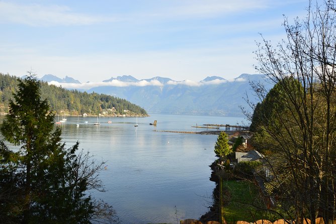 Photography, Hiking & Ferry to Bowen Island - Stop 3, Bowen Island Visitor Centre: orientation and a natural break