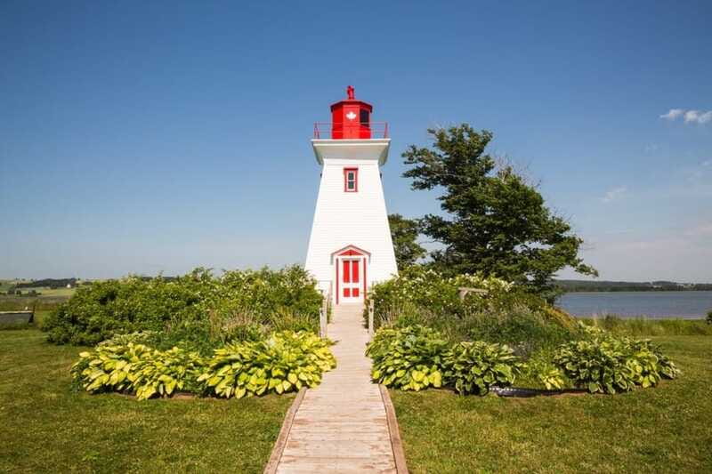 Prince Edward Island: Guided Tour with Anne of Green Gables - Small-group format and the van ride: why 4 hours feels easier here