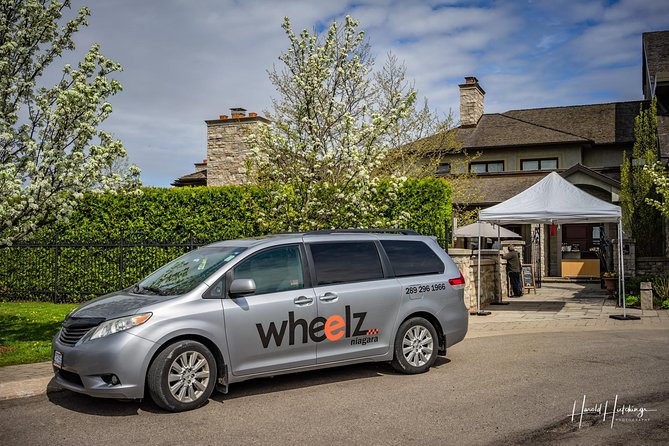 Private Customizable Niagara Day Trip/Wine Tour from Toronto - Price and logistics: what you are paying $598.62 per person for