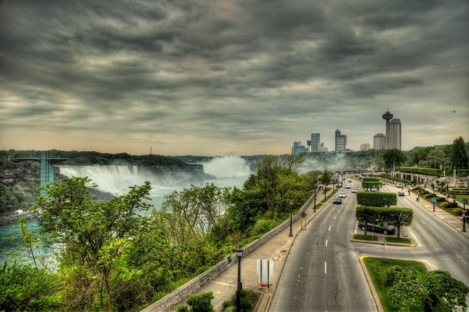 Private Customizable Niagara Falls Day Tour from Toronto Downtown - Niagara-on-the-Lake Old Town, Where Shopping and Eating Feel Like Part of the Trip