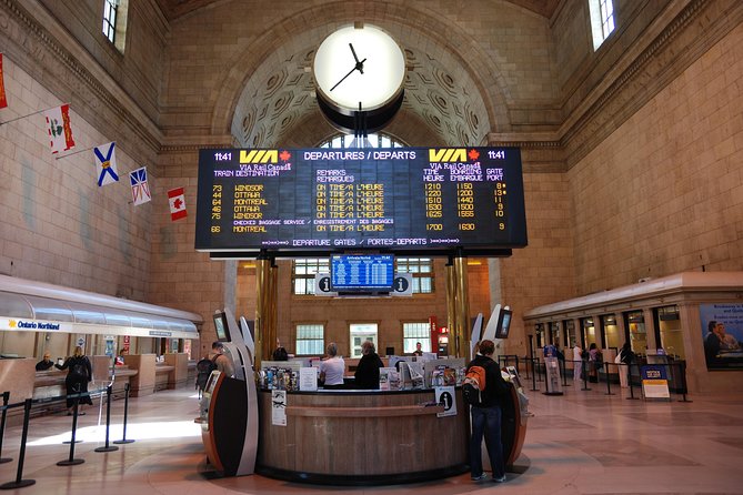 Private Downtown Toronto Walking Tour in English - St. Lawrence Market and Mackenzie House: where downtown feels human