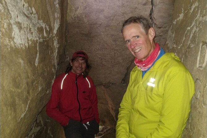 Private Nottawasaga Bluffs Caves Hiking Tour,Collingwood/Creemore - Best caves crevices: long, narrow, and perfect for the curious