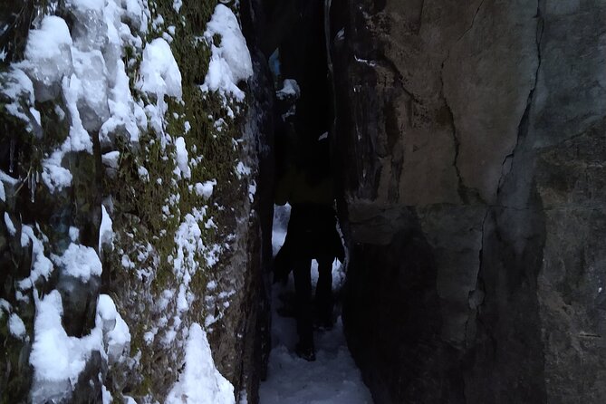 Private Singhampton Caves Snowshoe, Collingwood/Blue Mountain - Singhampton Caves in Winter: Big Walls, Bright Ice, and Open Air