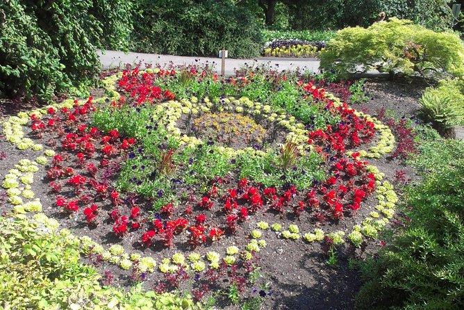Private Tour: Gardens of Vancouver - Queen Elizabeth Park: Big Views First, Then the Bloedel Conservatory