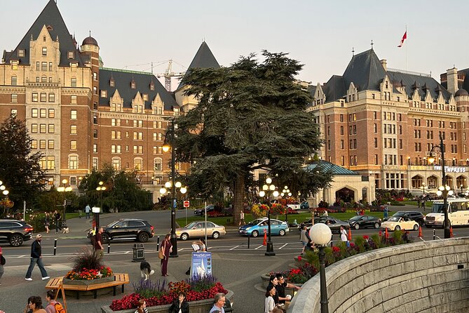 Private Tour of Beautiful Victoria in Luxury Van - Beacon Hill Park and Mile Zero: totems, animals, and Terry Fox