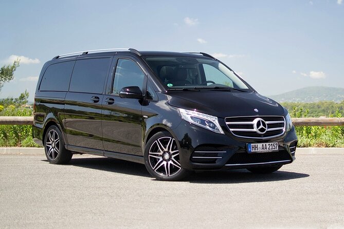 Private Transfer from Montreal Airport YUL to Montreal / Bromont - Your meeting plan: voucher, ID, and when you will get details