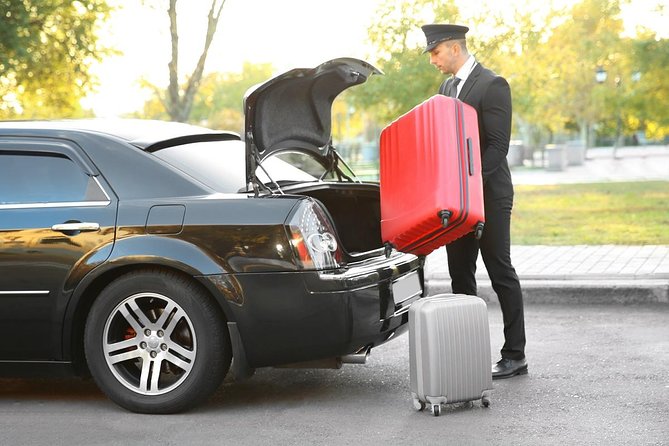 Private Transfer from Vancouver Airport (YVR) - Flight Delays Covered: Tracking, Waiting Time, and Real-World Patience