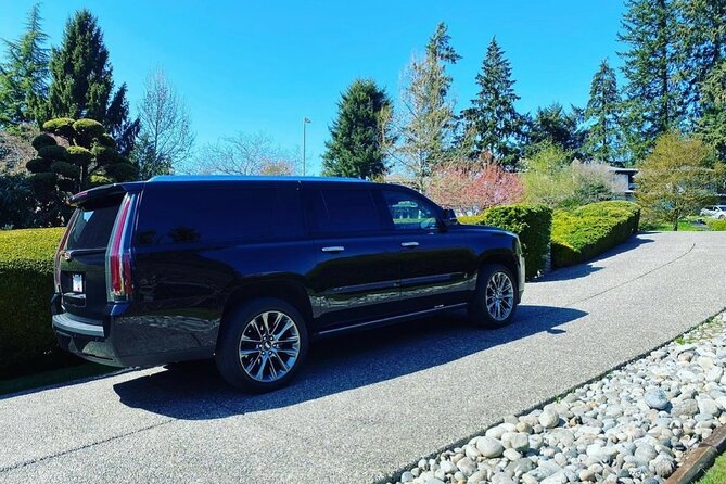 Private Transfer from Vancouver Hotel OR Port to Airport. - Pickup Made Easy: Meeting Your Chauffeur at the Right Door