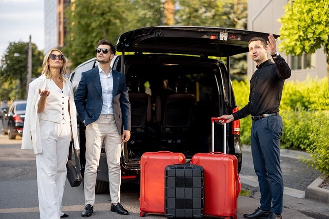 Private Transfer to and from YYZ Toronto Pearson Airport - The Ride Itself: Air-Conditioned Comfort and an English-Speaking Driver
