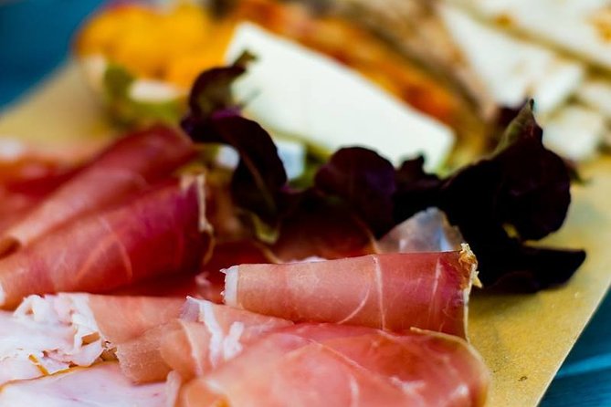 Private Wine & Charcuterie Tour (Customizable) - How pickup works in Niagara Falls and Niagara-On-The-Lake