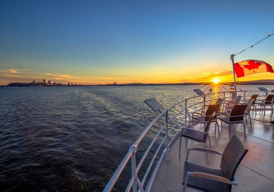Québec City: 2-Hour Cocktail & DJ Evening Cruise - Comfort and Weather: Rain or Shine, With a Plan