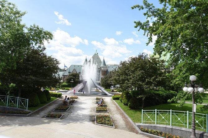 Quebec City: Double Decker Express Tour - How the Audio Works, and How to Avoid the Earbud Traps
