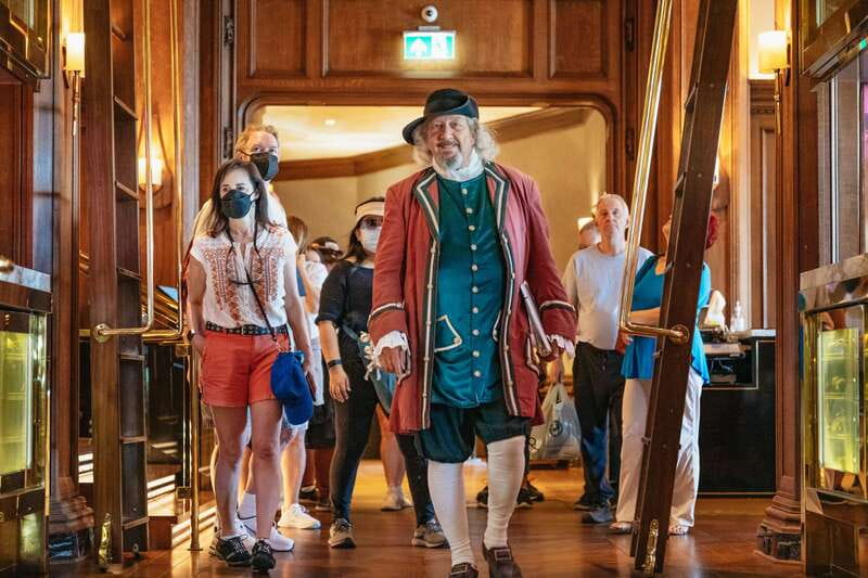 Quebec City: Guided Tour of Fairmont Le Château Frontenac - Inside Access: Elegant Interiors and Opulence Up Close