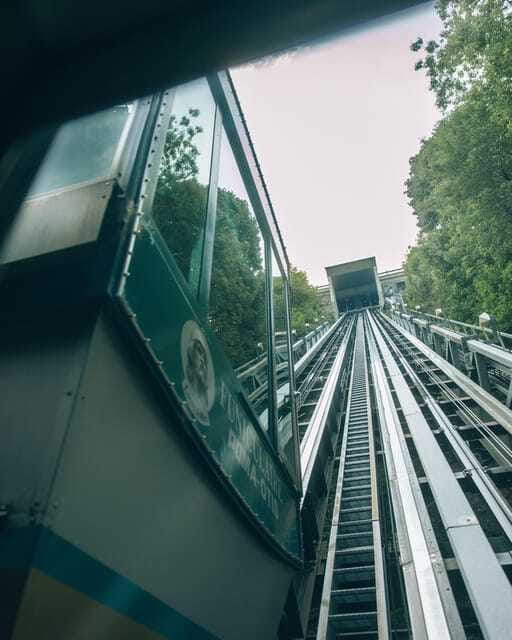 Quebec City: Old Quebec Classic Walking Tour with Funicular - Price and value: $37 for a guide plus a funicular ticket