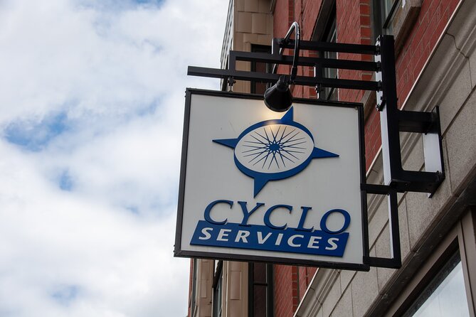 Quebec City Regular Bike Rentals - Family-friendly riding: Trailer or tandem that keeps the group together