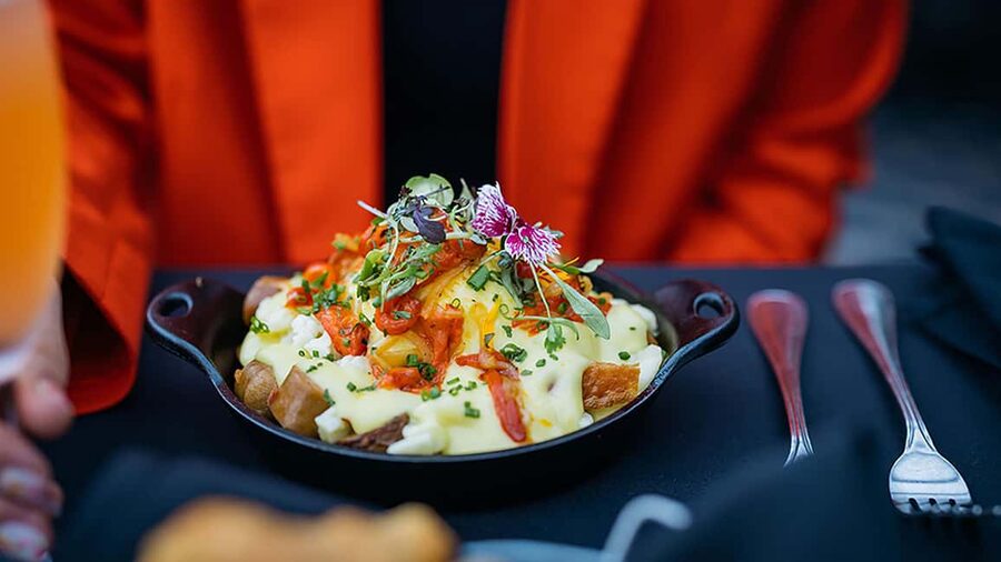 Québec City: Weekend River Brunch Cruise - Signature upgrade: window seating plus a smoother start