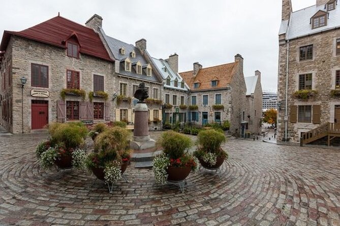 Quebec Old Town Walking Tour With A Guide - Guide Power: how Pauline and Guy set the tone