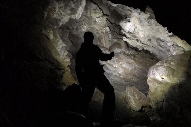 Riverbend Cave Explorer - First Steps at Horne Lake Caves Provincial Park (Nanaimo Area)