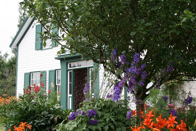 Scenic North Shore and Anne 5 Passengers only - Pickup in Charlottetown and where the tour starts