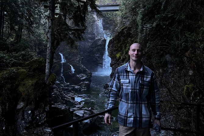 Shannon fall, Quercus Point and Squamish city Private tour - Stop 1: Shannon Falls Provincial Park and that 335-meter drop