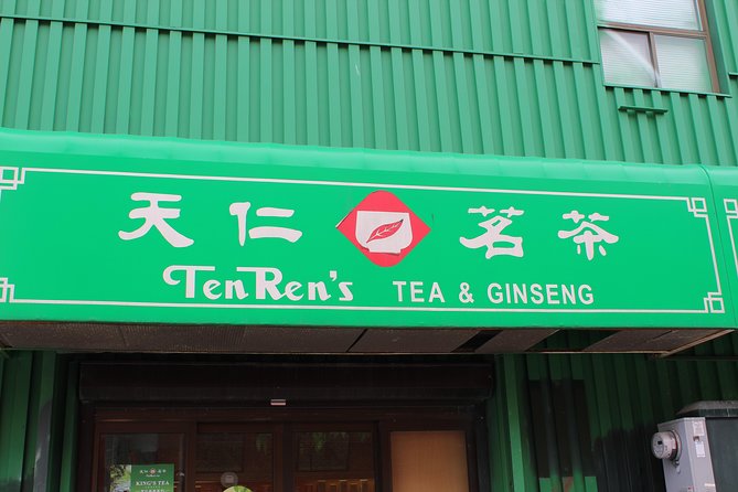 Small-Group Toronto Kensington Market and Chinatown Walking Tour - Toronto walk, 2 hours: how to get the most out of your time