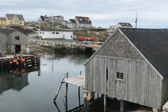 Small Group Tour - Peggy's Cove, Lunenburg, the Annapolis Valley - Wolfville Waterfront Park and the Bay of Fundy tide show