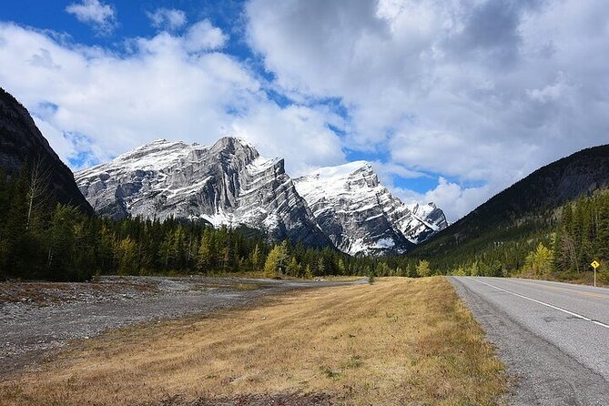 Smartphone Audio Driving Tour between Lake Louise and Calgary - What You Actually Get: Location-Based Audio and Trivia That Breaks the Monotony