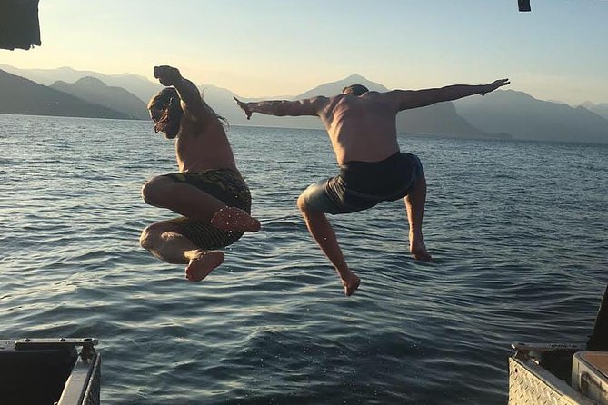 Snorkel, Kayak, and Seal Adventure: Vancouver Boat Tour - The mid-tour warm-up: snacks, hot soup, and why it’s not an afterthought